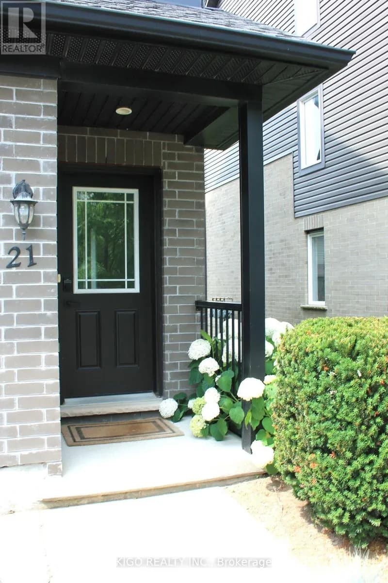 21 - 12 POPLAR DRIVE — photo 2 of 27