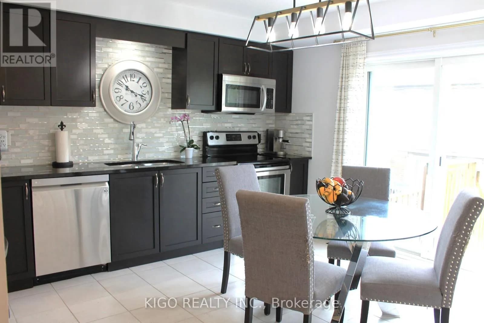 21 - 12 POPLAR DRIVE — photo 5 of 27