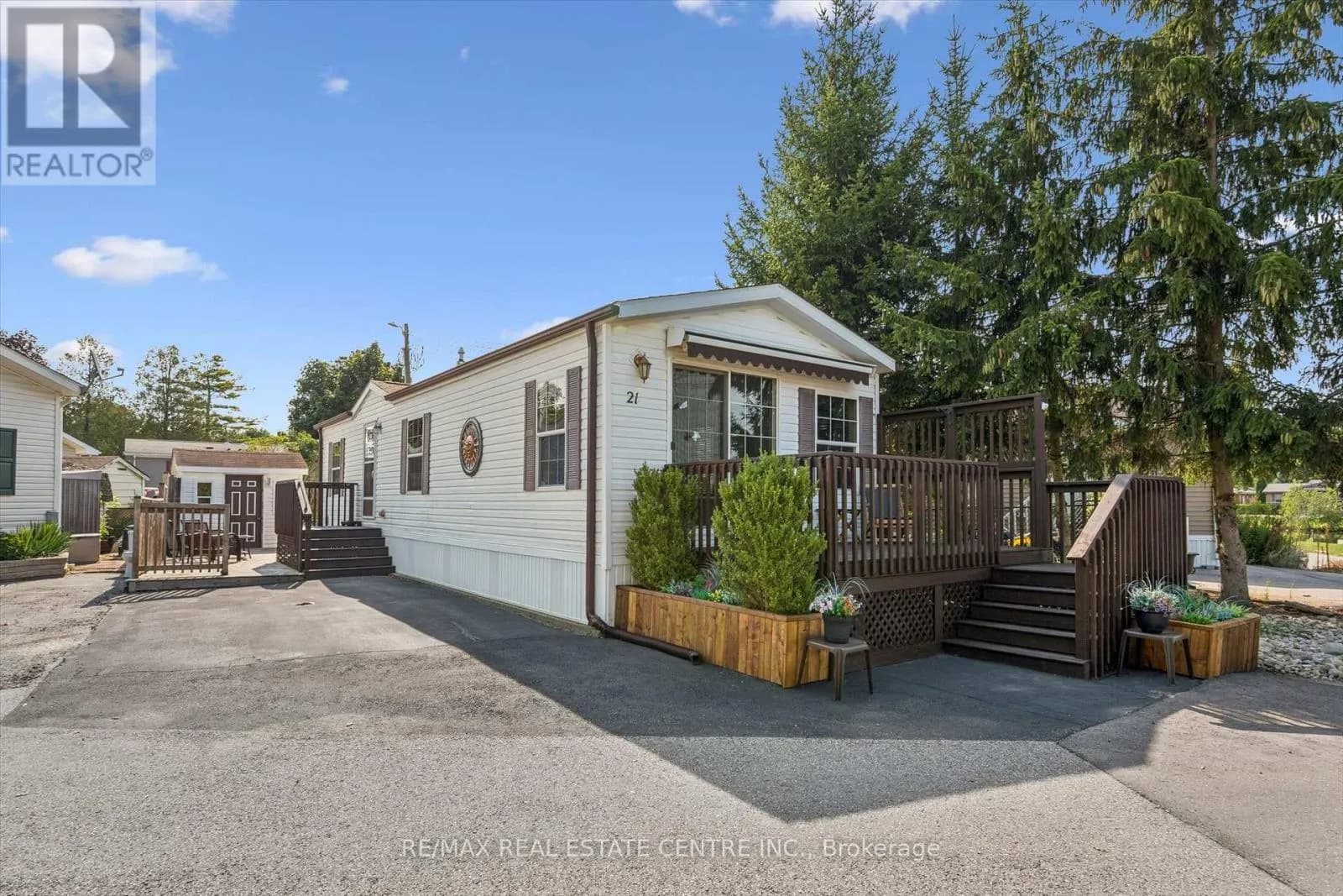 21 TRILLIUM BEACH DRIVE — photo 1 of 28