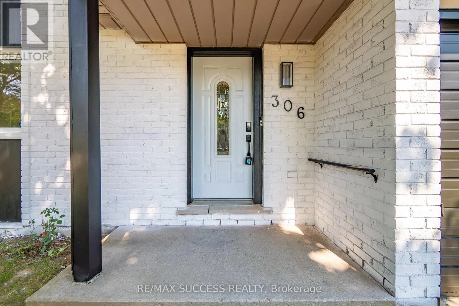 306 SEKURA STREET — photo 5 of 46