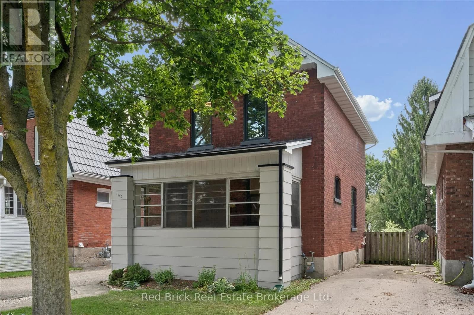 163 PERTH STREET — photo 2 of 30