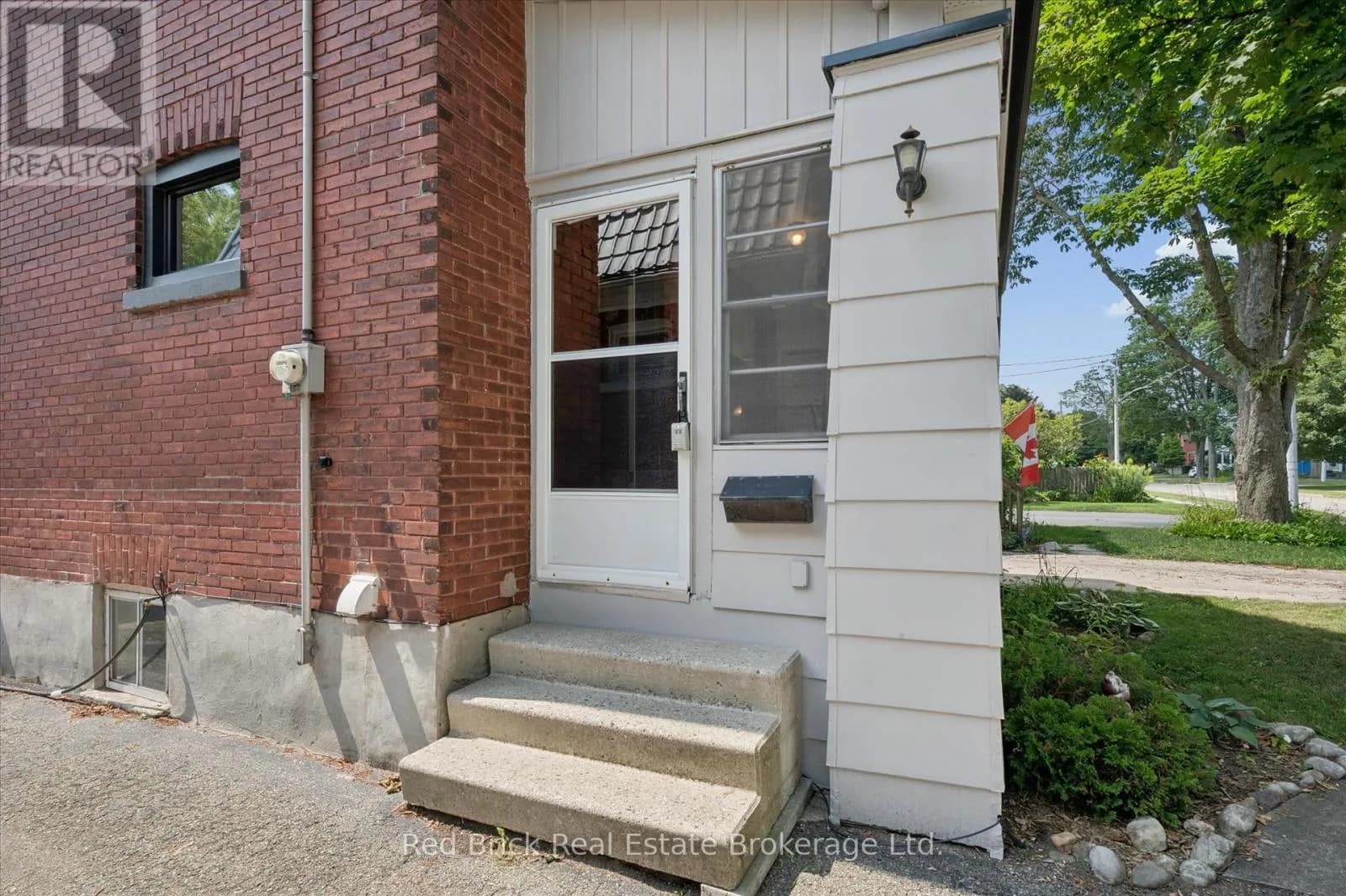 163 PERTH STREET — photo 3 of 30