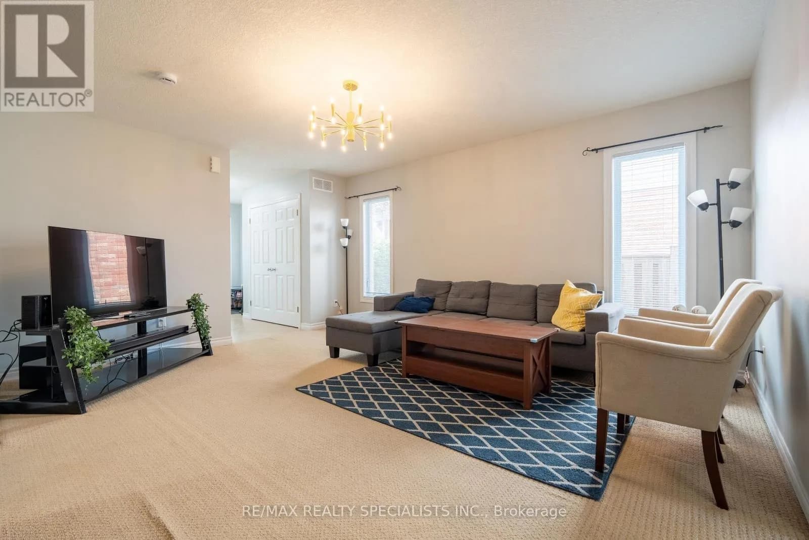 466 BRONCO CRESCENT — photo 3 of 19