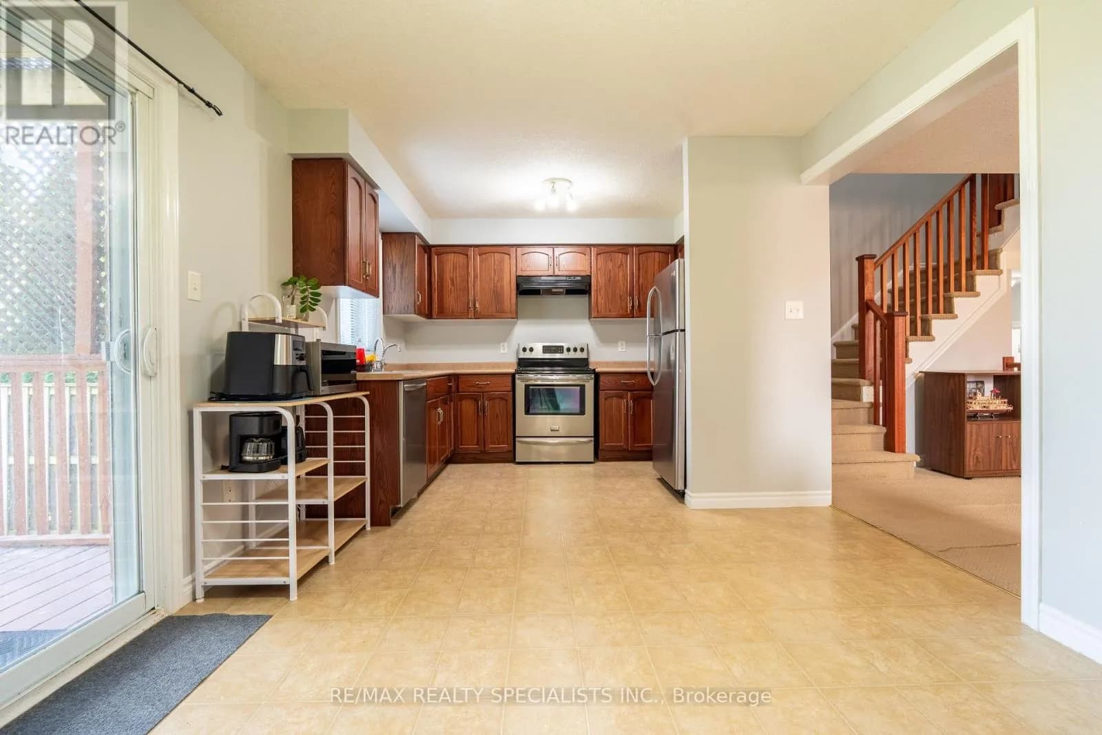 466 BRONCO CRESCENT — photo 4 of 19