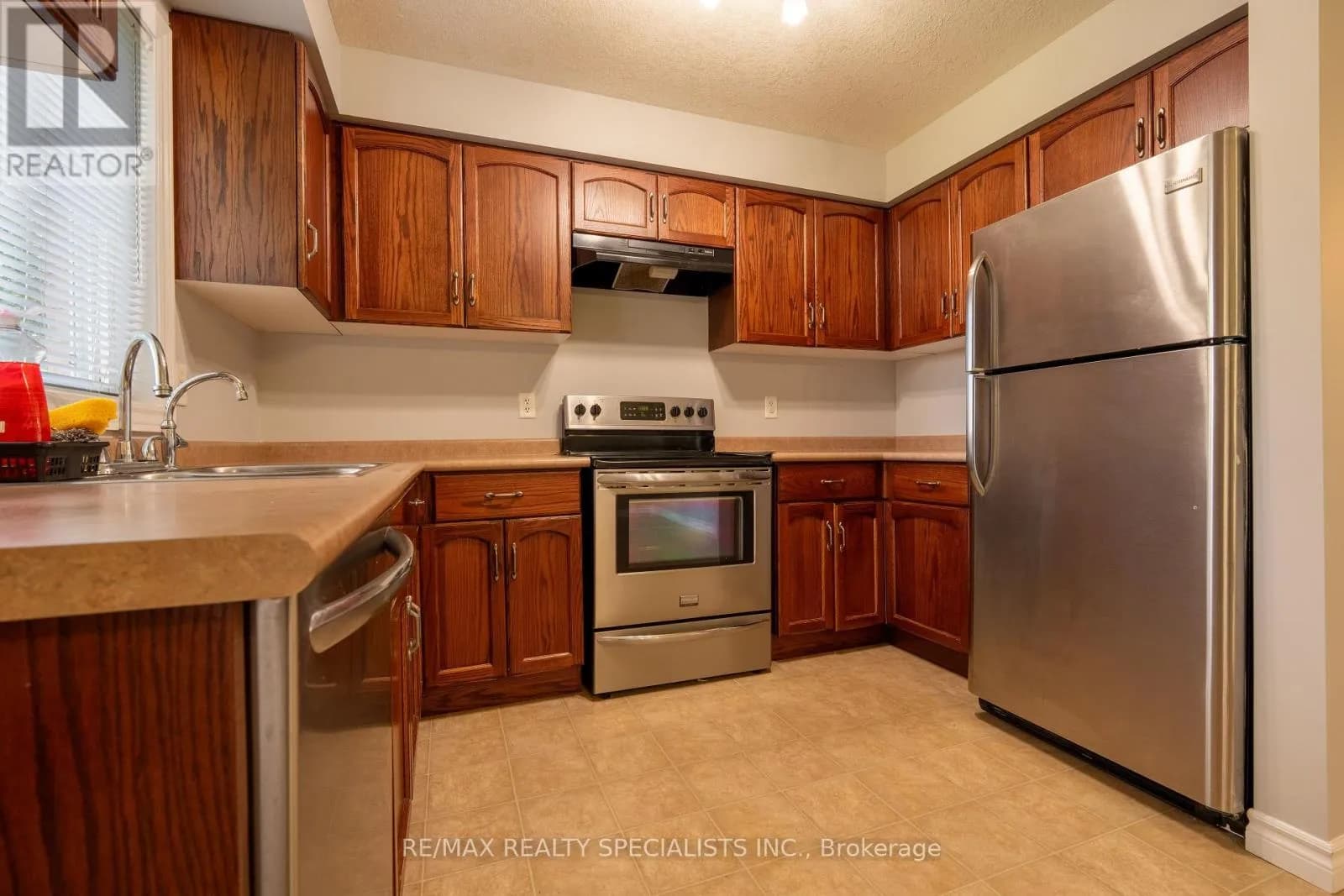 466 BRONCO CRESCENT — photo 5 of 19