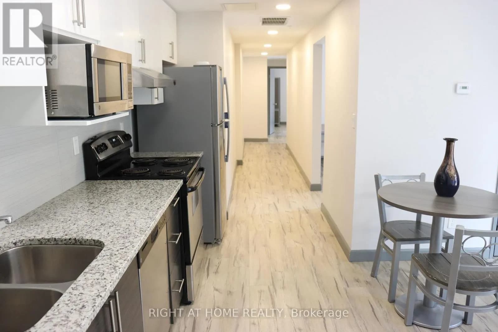215 - 258B SUNVIEW STREET — photo 4 of 11