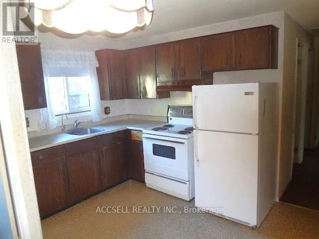 28 HARCOURT CRESCENT — photo 3 of 11