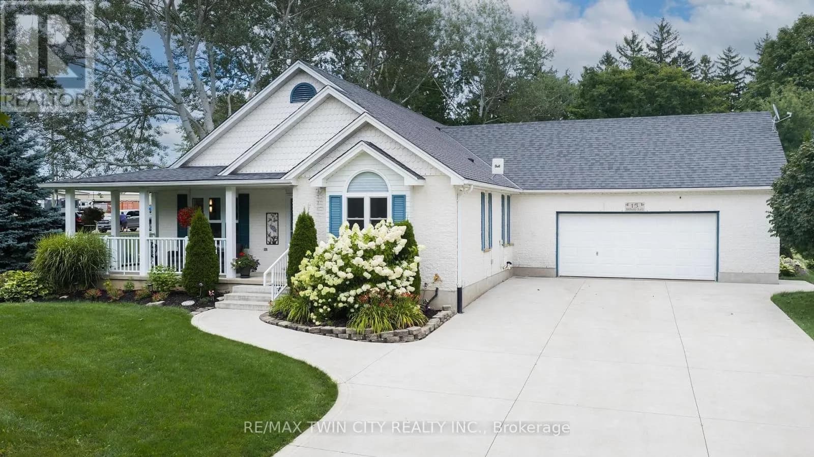 15 SHEPHARD PLACE — photo 3 of 49