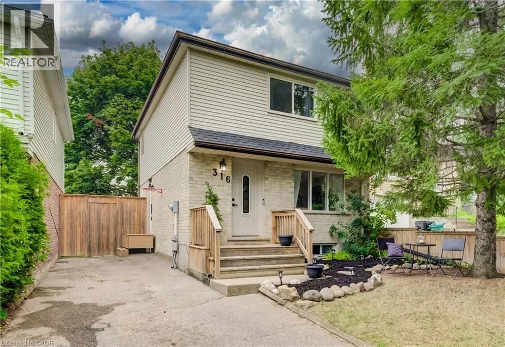 316 RISTAU Place S — photo 1 of 32