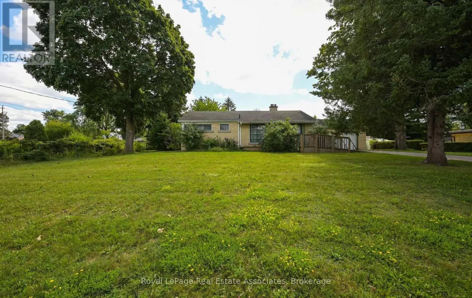 27 ROTHSAY AVENUE — photo 1 of 32
