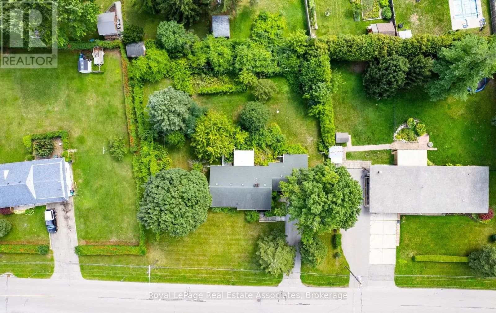 27 ROTHSAY AVENUE — photo 3 of 32
