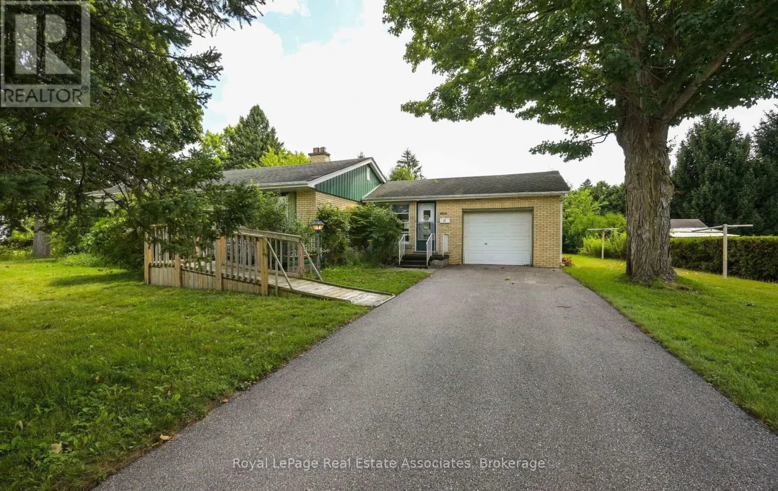 27 ROTHSAY AVENUE — photo 4 of 32