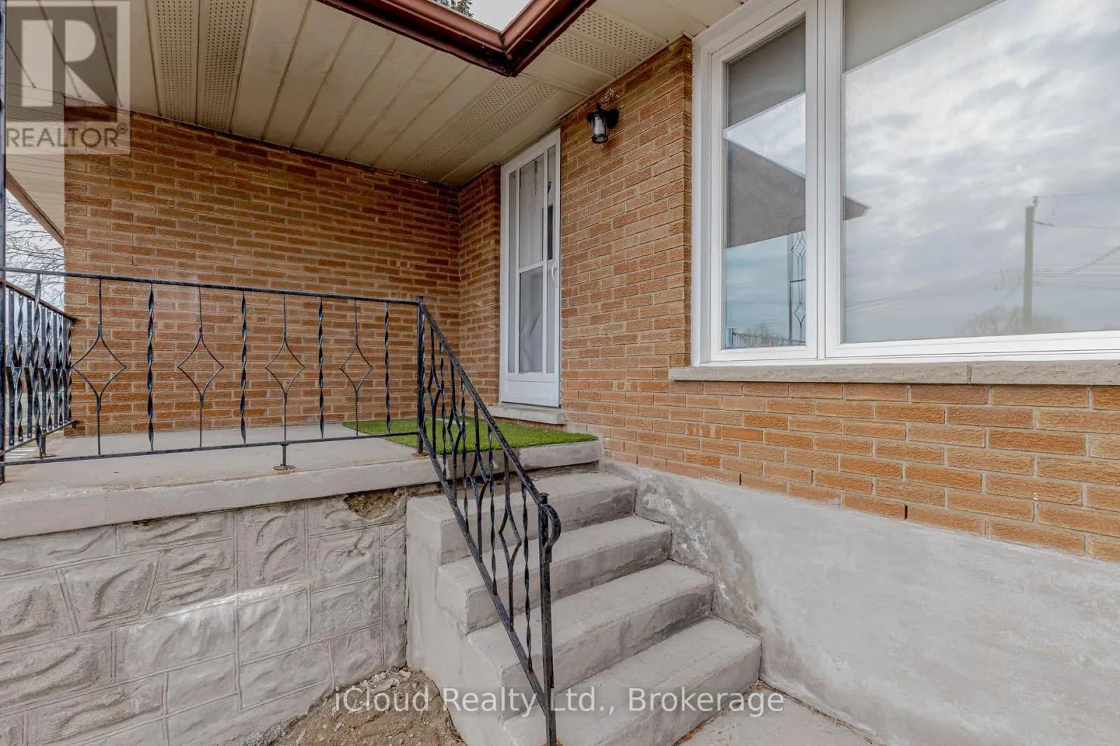 28 HOFFMAN STREET — photo 3 of 46