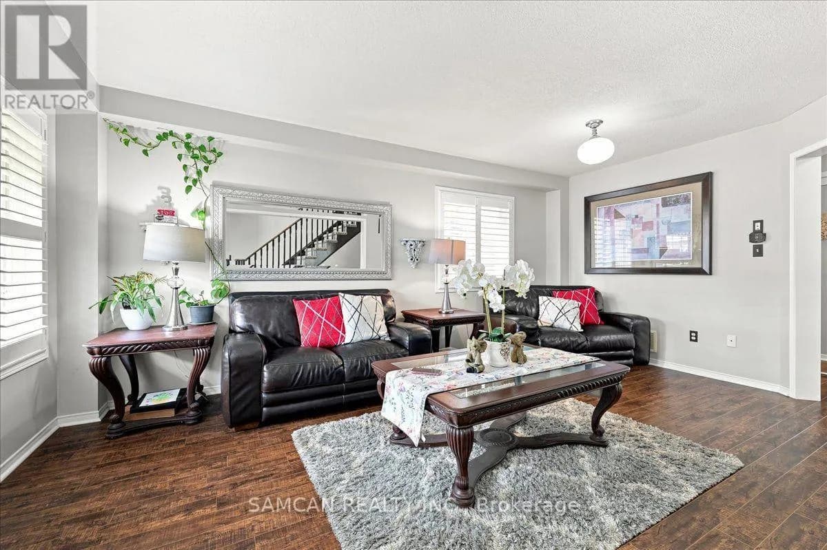 12 HOLLINRAKE AVENUE — photo 5 of 36