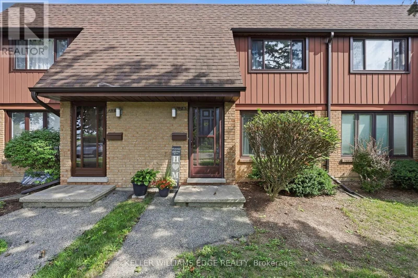 25 FLINT DRIVE — photo 2 of 46