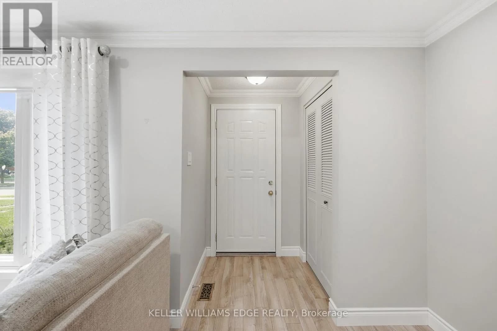 25 FLINT DRIVE — photo 3 of 46