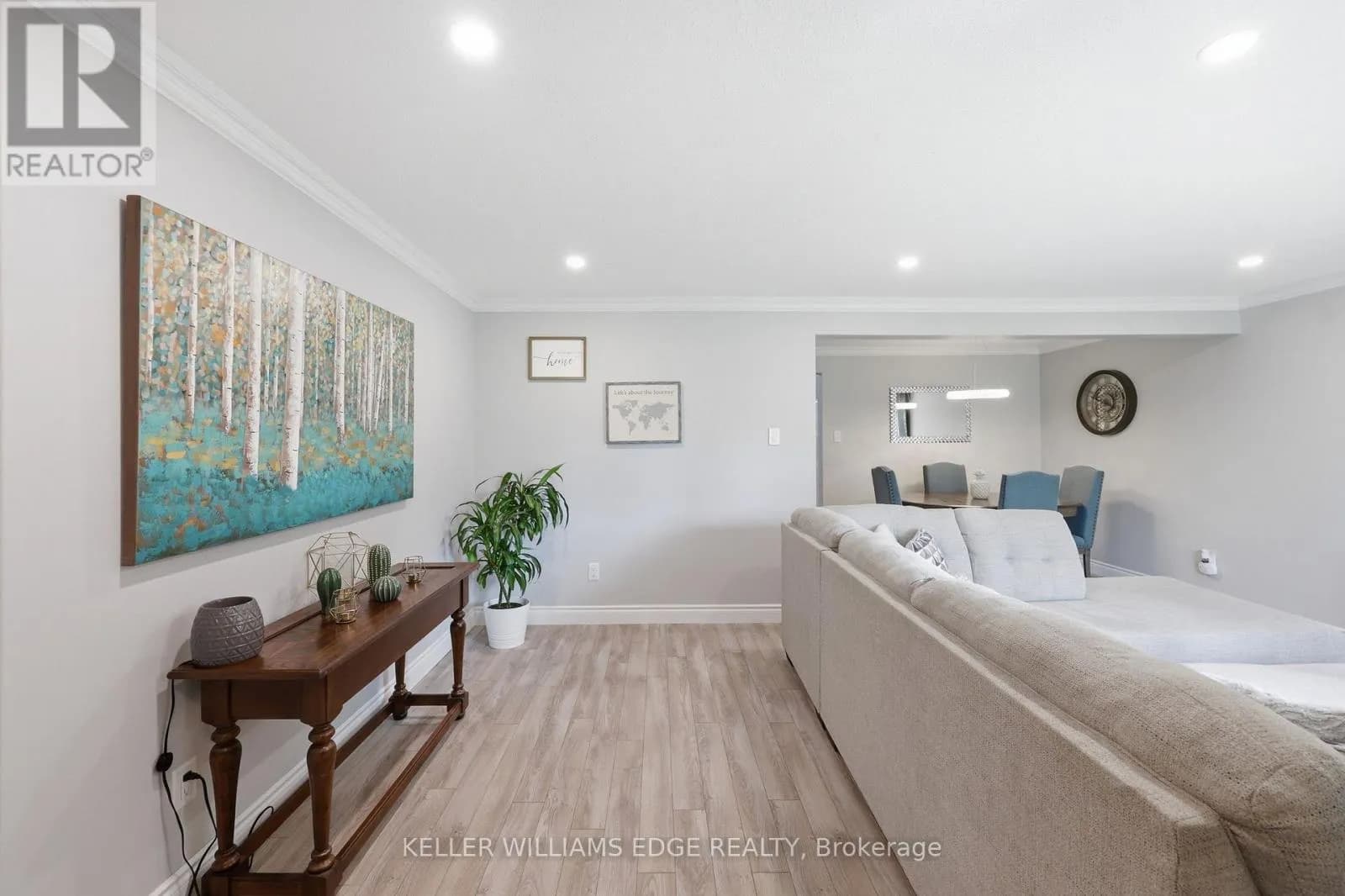 25 FLINT DRIVE — photo 4 of 46