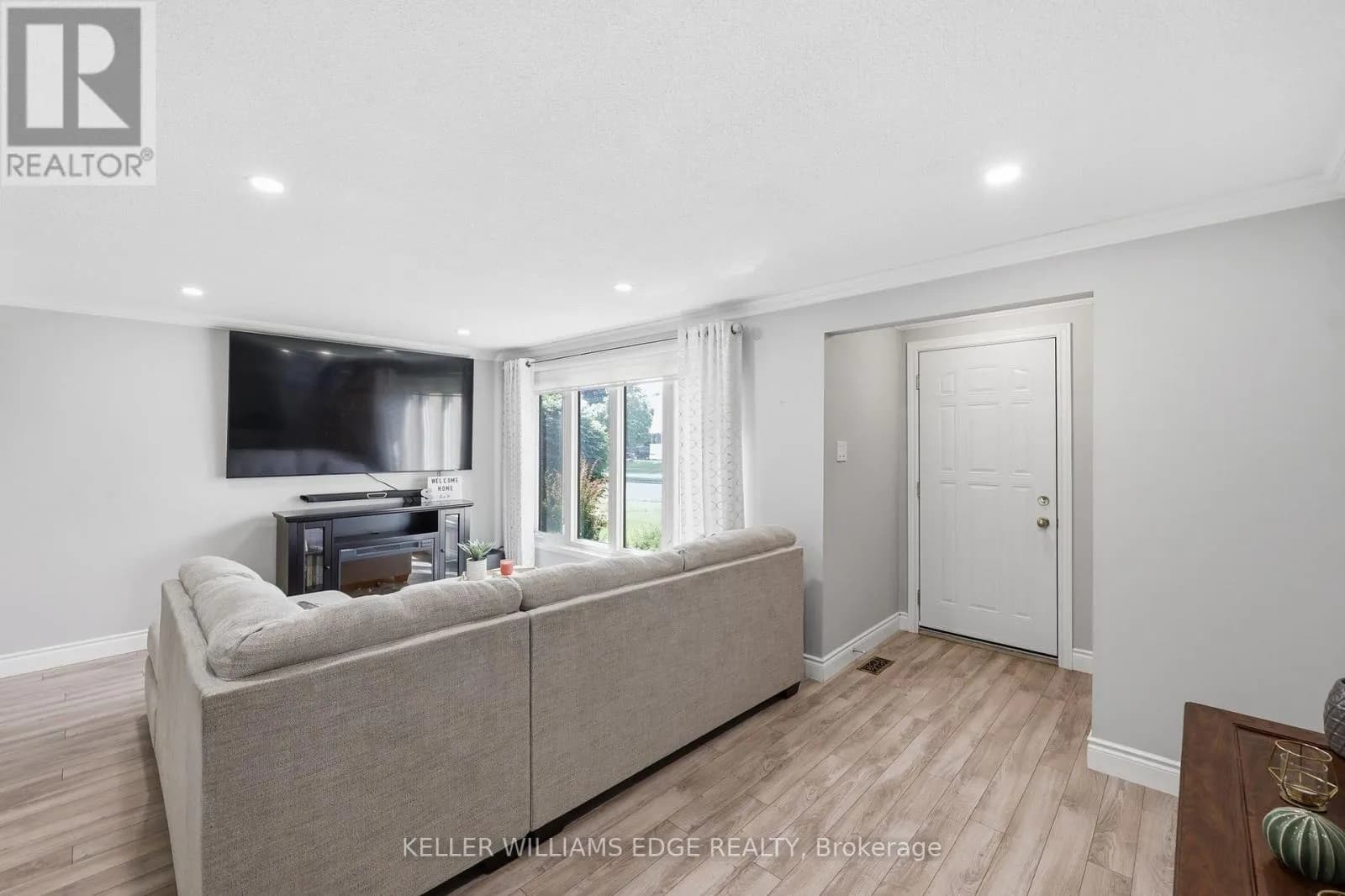25 FLINT DRIVE — photo 5 of 46
