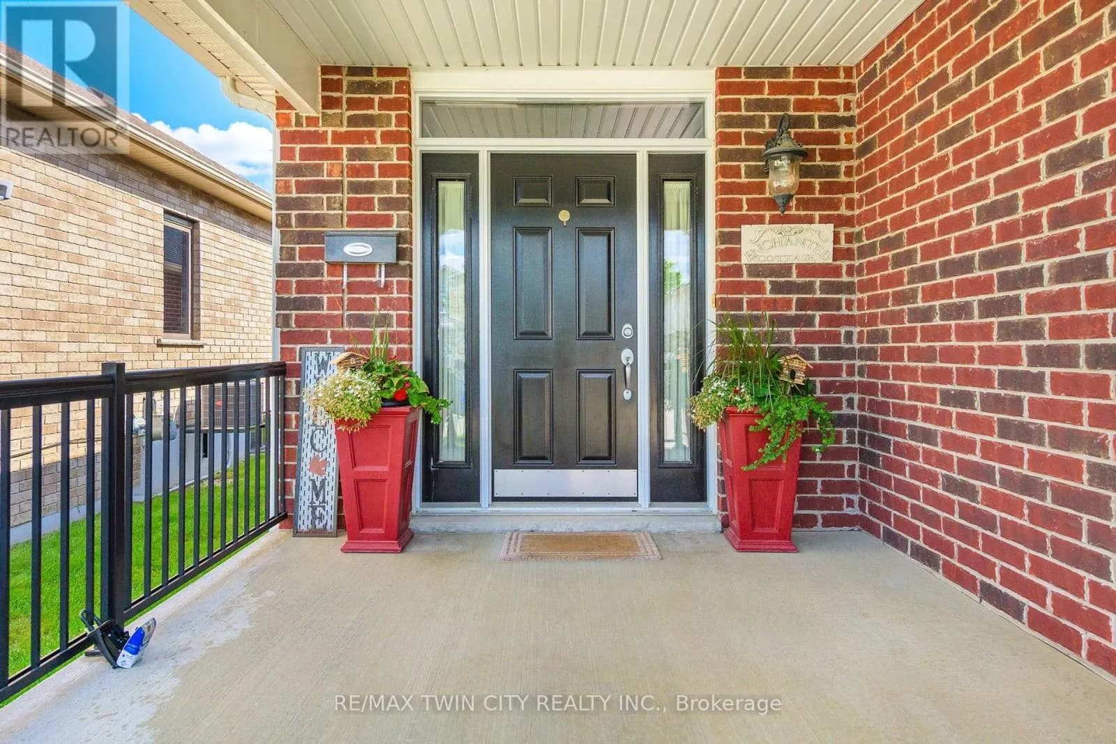 11 LOCKWOOD STREET — photo 4 of 36