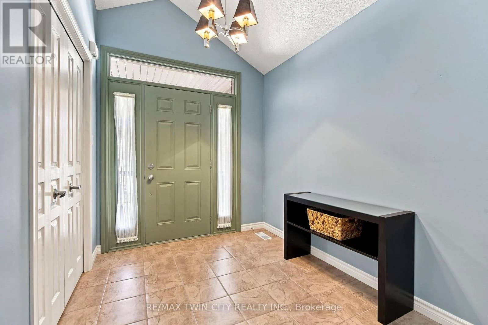 11 LOCKWOOD STREET — photo 5 of 36