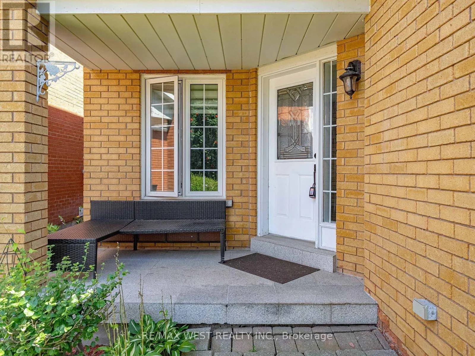 112 JORDAN DRIVE — photo 4 of 39