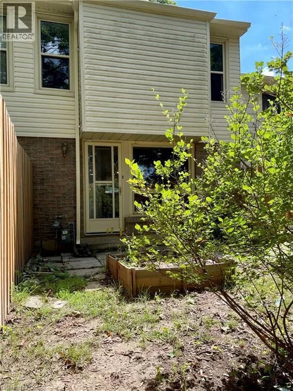 165 GREEN VALLEY Drive Unit# 45 — photo 4 of 9