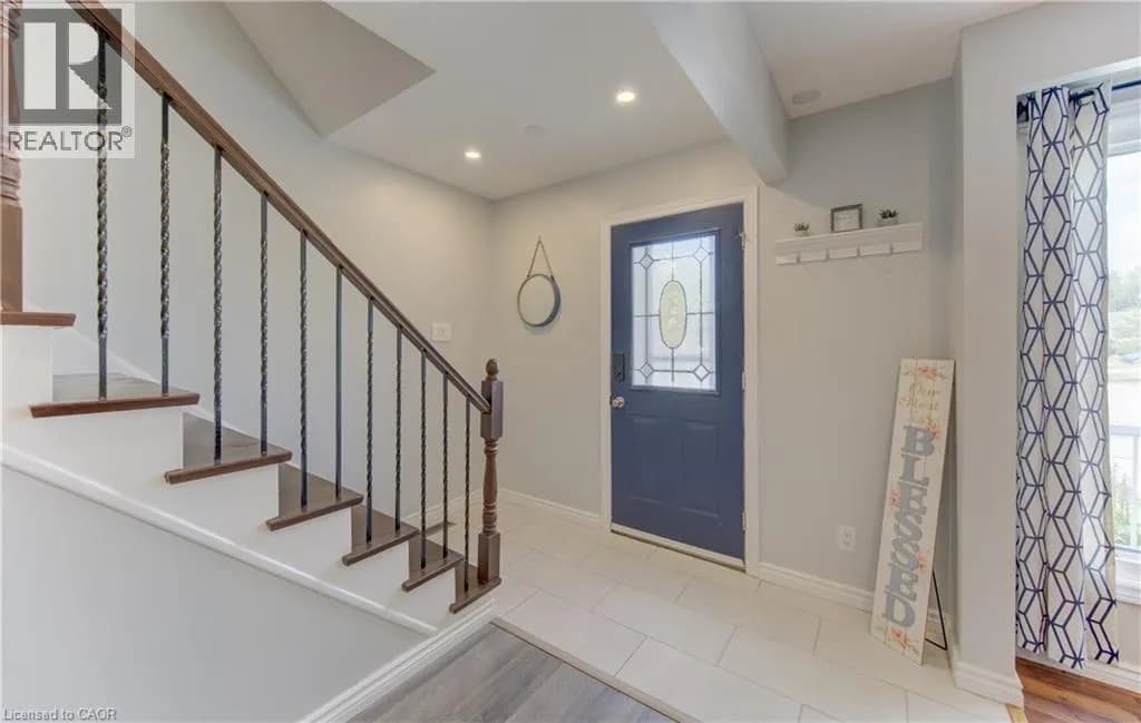 80 GLEN AVON Crescent — photo 3 of 23