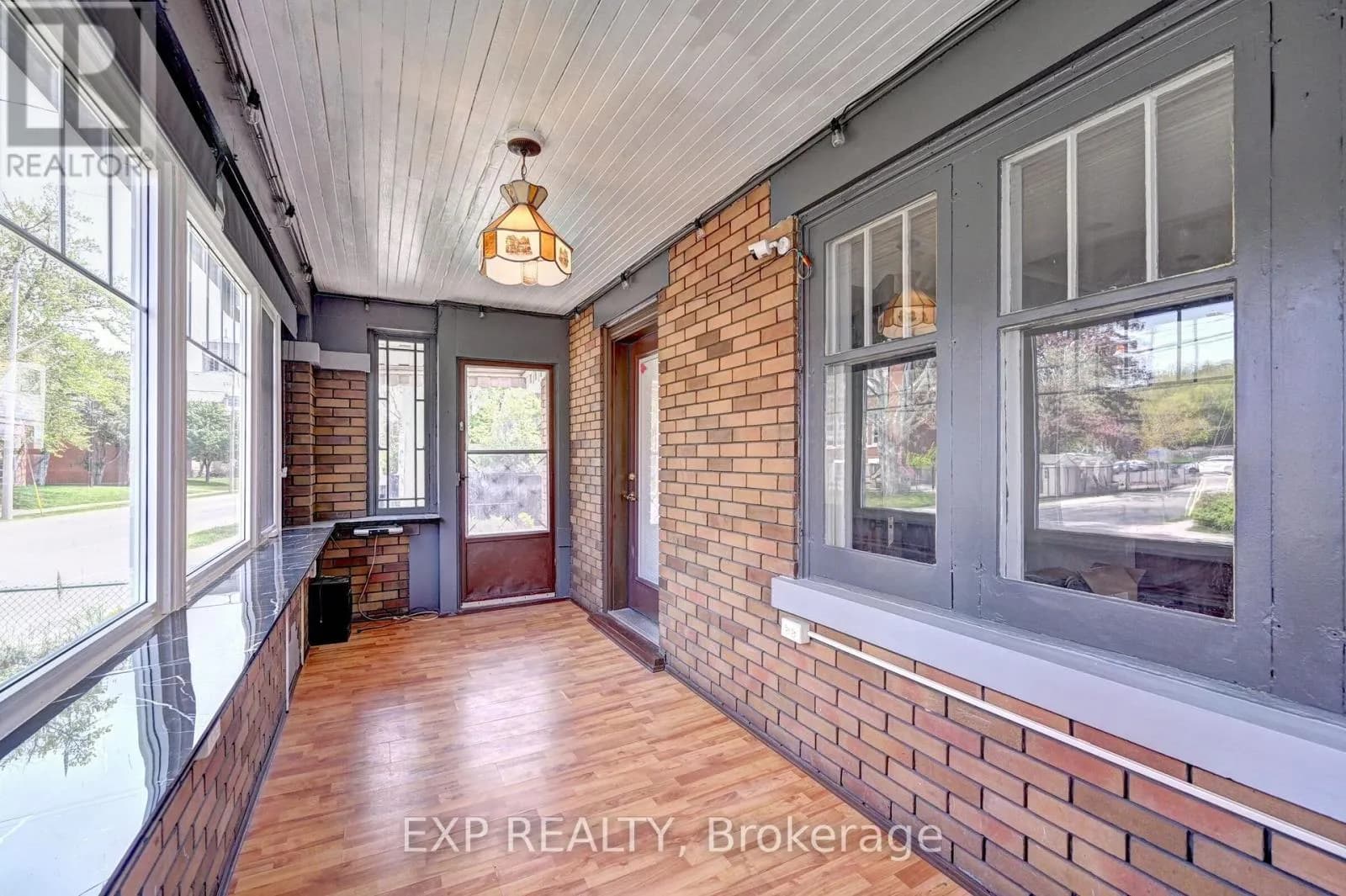 147 COURTLAND AVENUE E — photo 4 of 50