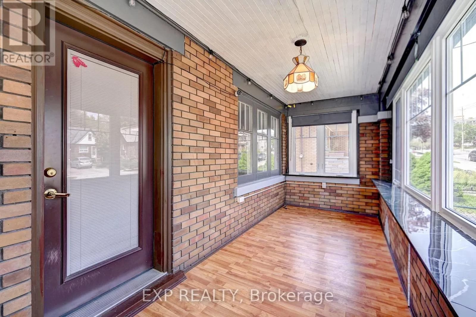 147 COURTLAND AVENUE E — photo 5 of 50