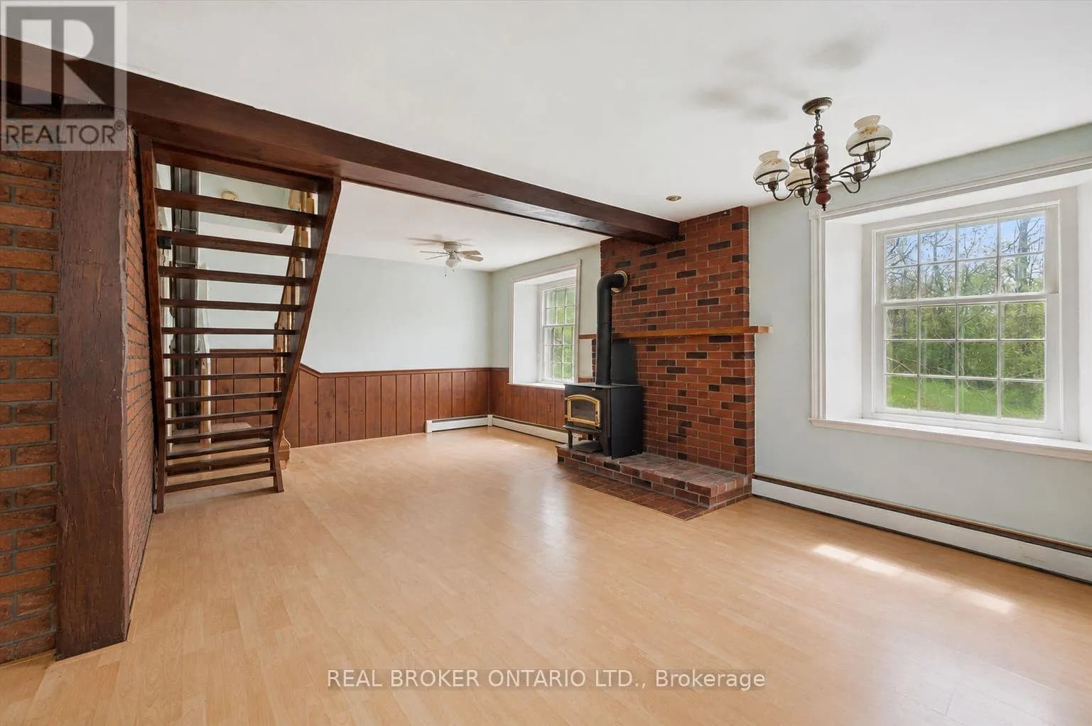 36 ELGIN STREET E — photo 3 of 19