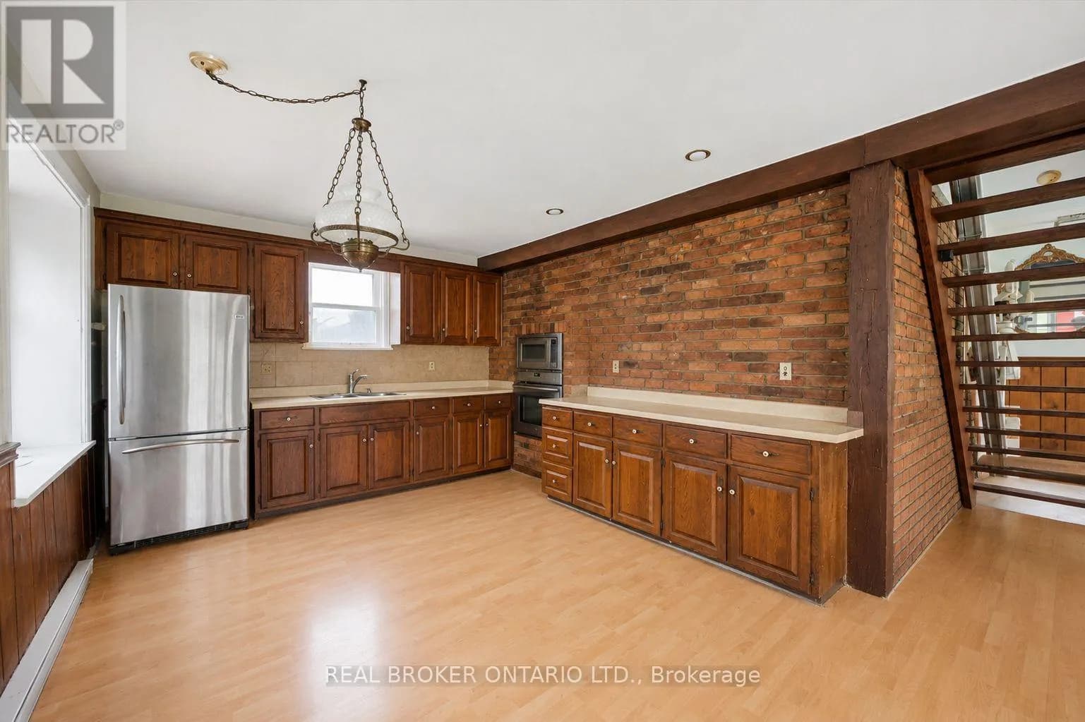36 ELGIN STREET E — photo 4 of 19