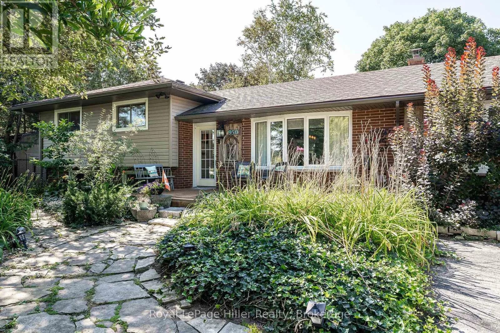 950 O'LOANE AVENUE — photo 4 of 49