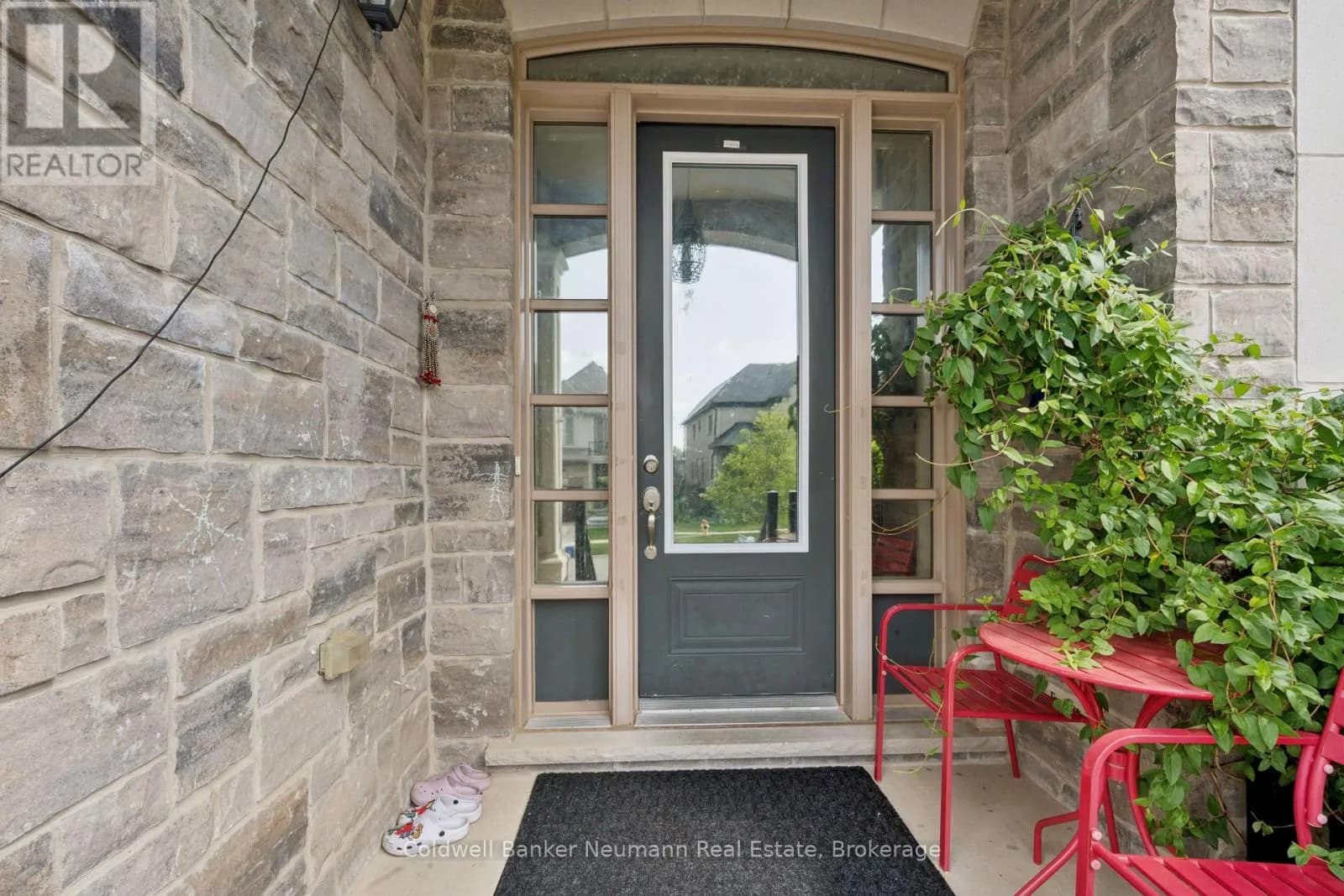 216 FOREST CREEK DRIVE — photo 2 of 50