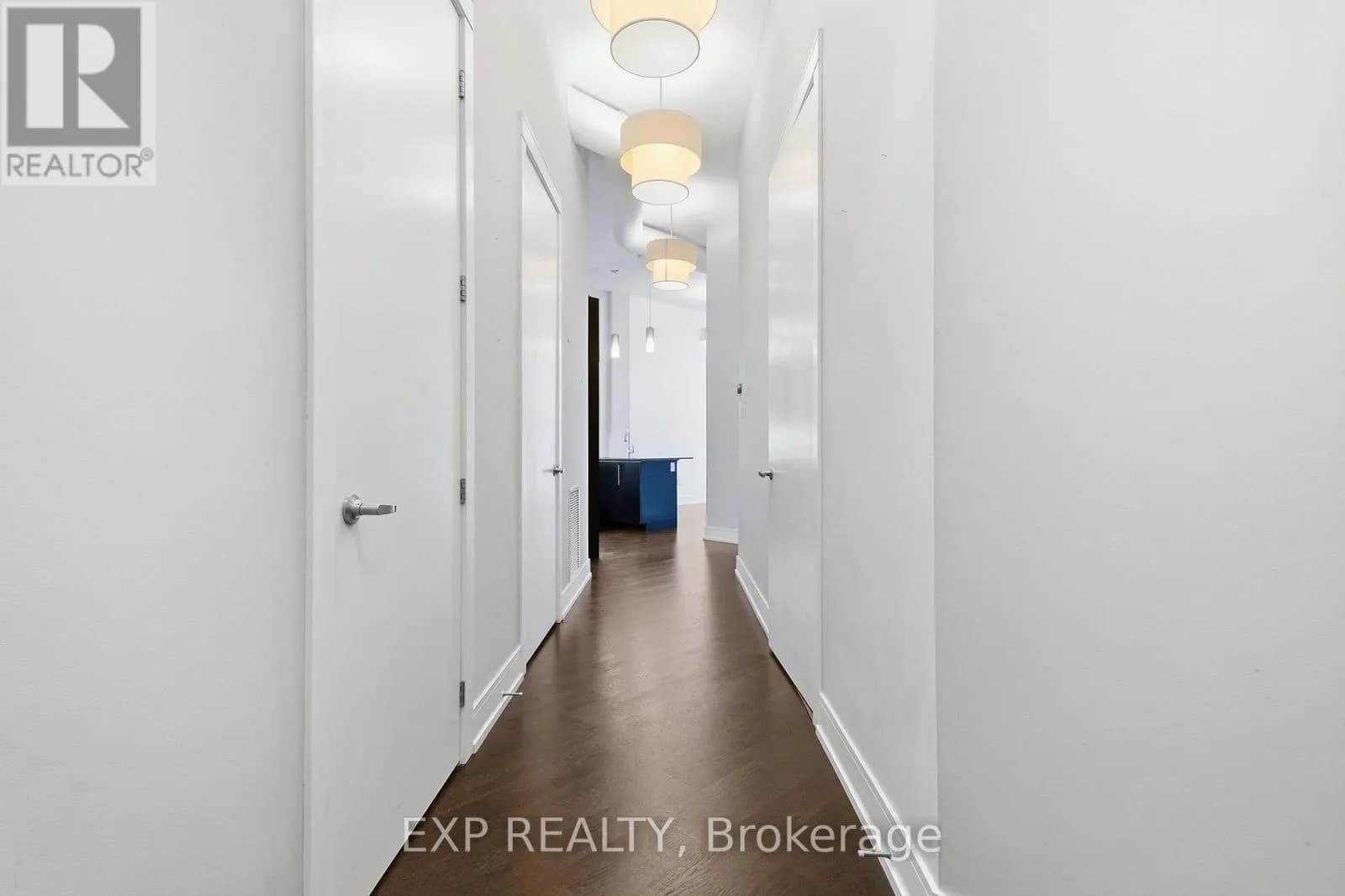 417 - 112 BENTON STREET — photo 4 of 31
