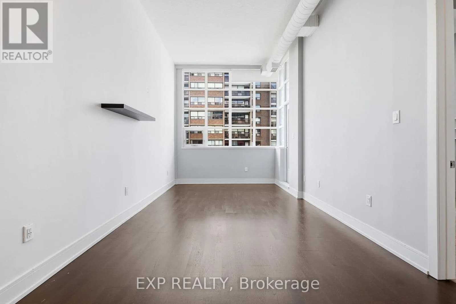 417 - 112 BENTON STREET — photo 5 of 31