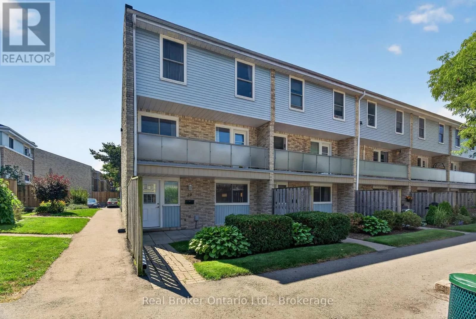 29 - 35 BRECKENRIDGE DRIVE — photo 3 of 29