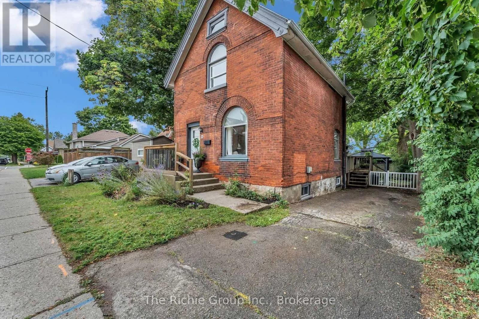 119 BROCK STREET — photo 4 of 28