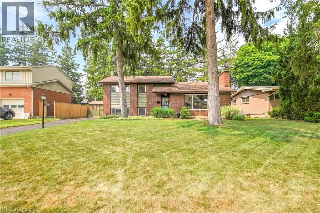 10 BRIER Crescent — photo 3 of 44