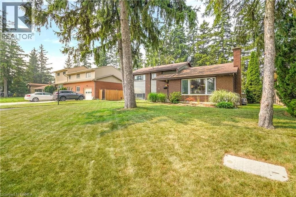 10 BRIER Crescent — photo 4 of 44