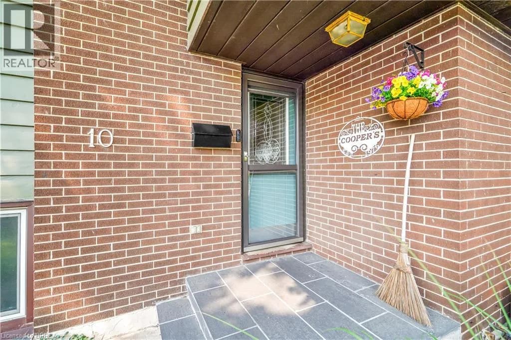 10 BRIER Crescent — photo 5 of 44