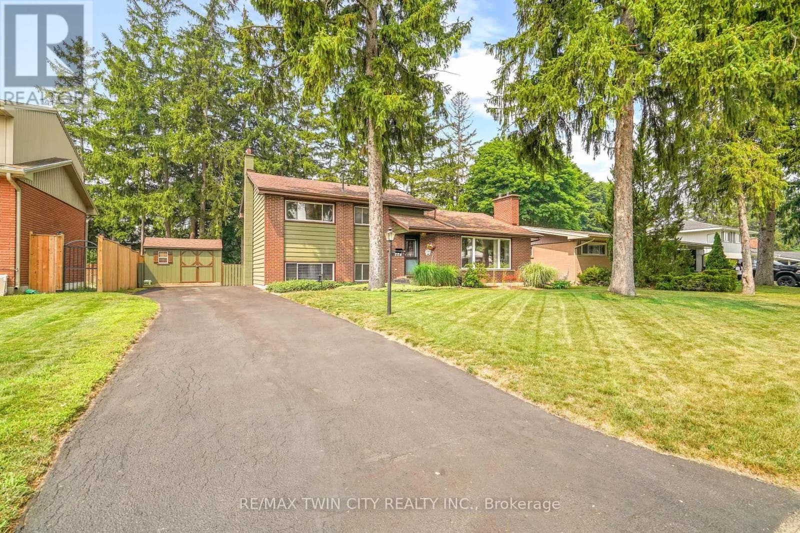 10 BRIER CRESCENT — photo 1 of 44