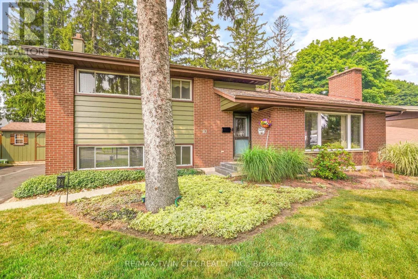 10 BRIER CRESCENT — photo 4 of 44