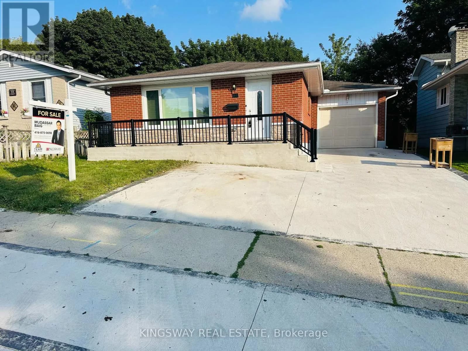 35 SILVER ASPEN CRESCENT — photo 2 of 36