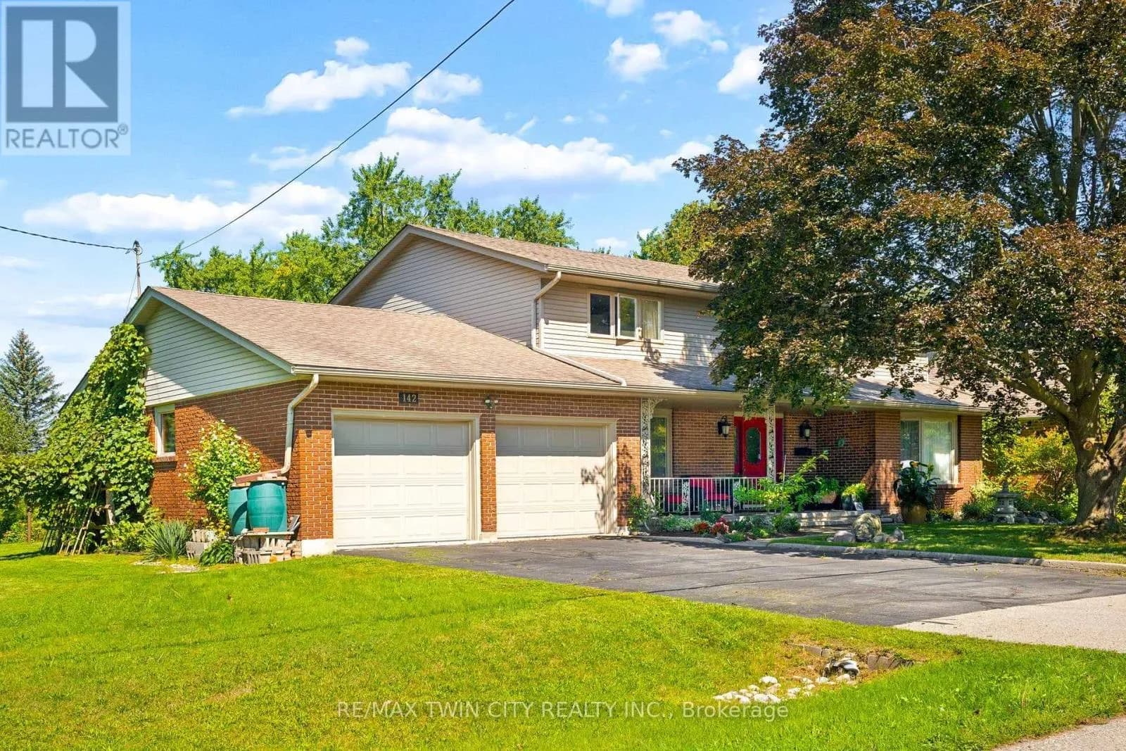 142 CARSON DRIVE — photo 3 of 34