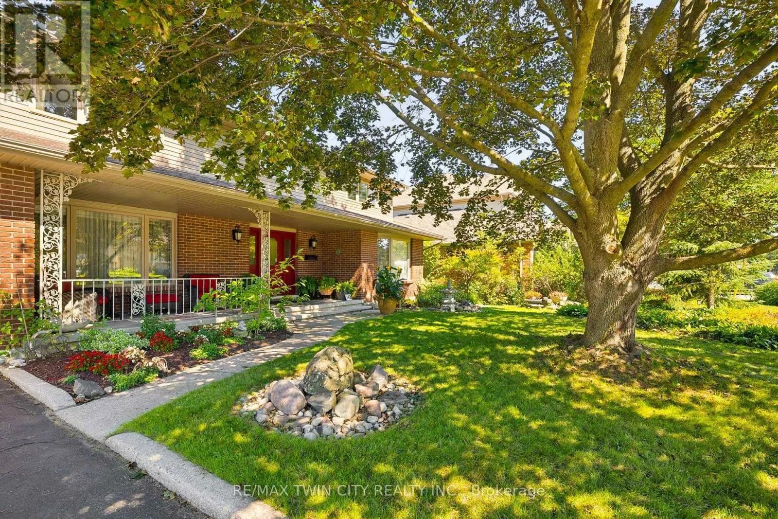 142 CARSON DRIVE — photo 4 of 34