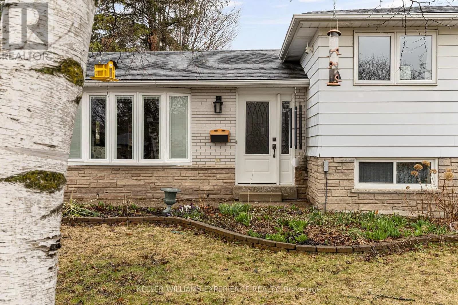 27 RUSTIC CRESCENT — photo 3 of 27
