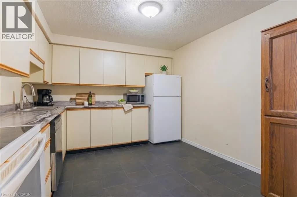 55 GREEN VALLEY Drive Unit# 708 — photo 5 of 15
