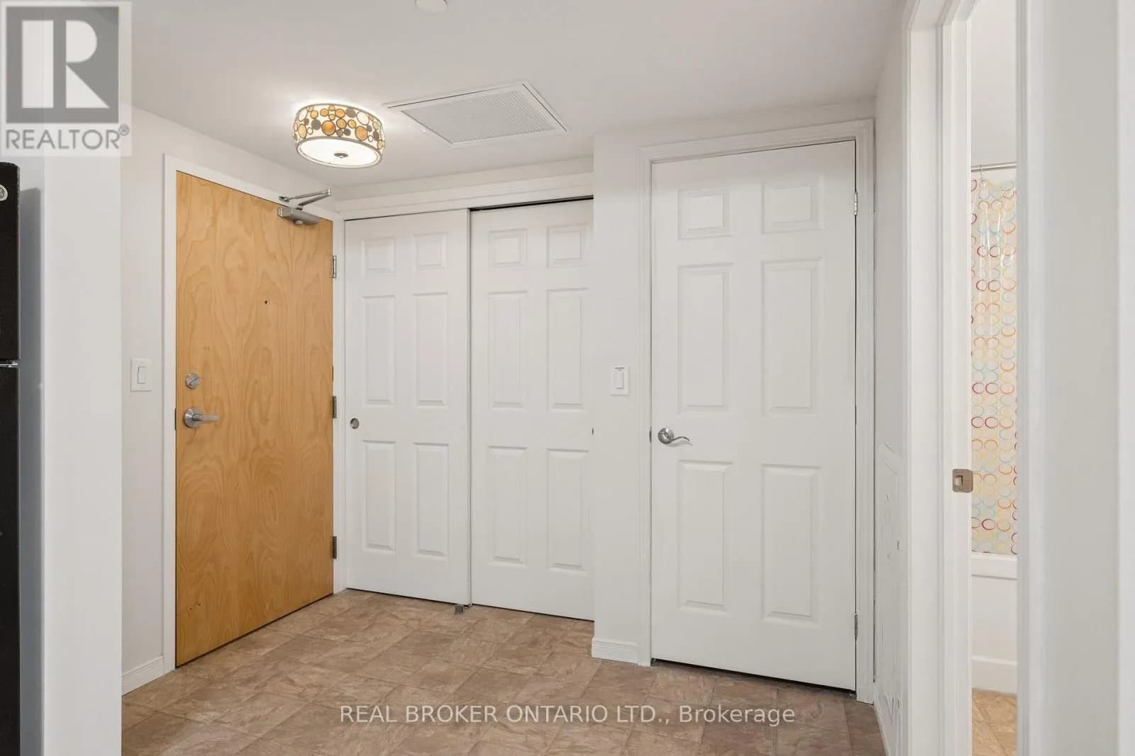211 - 155 WATER STREET S — photo 4 of 32