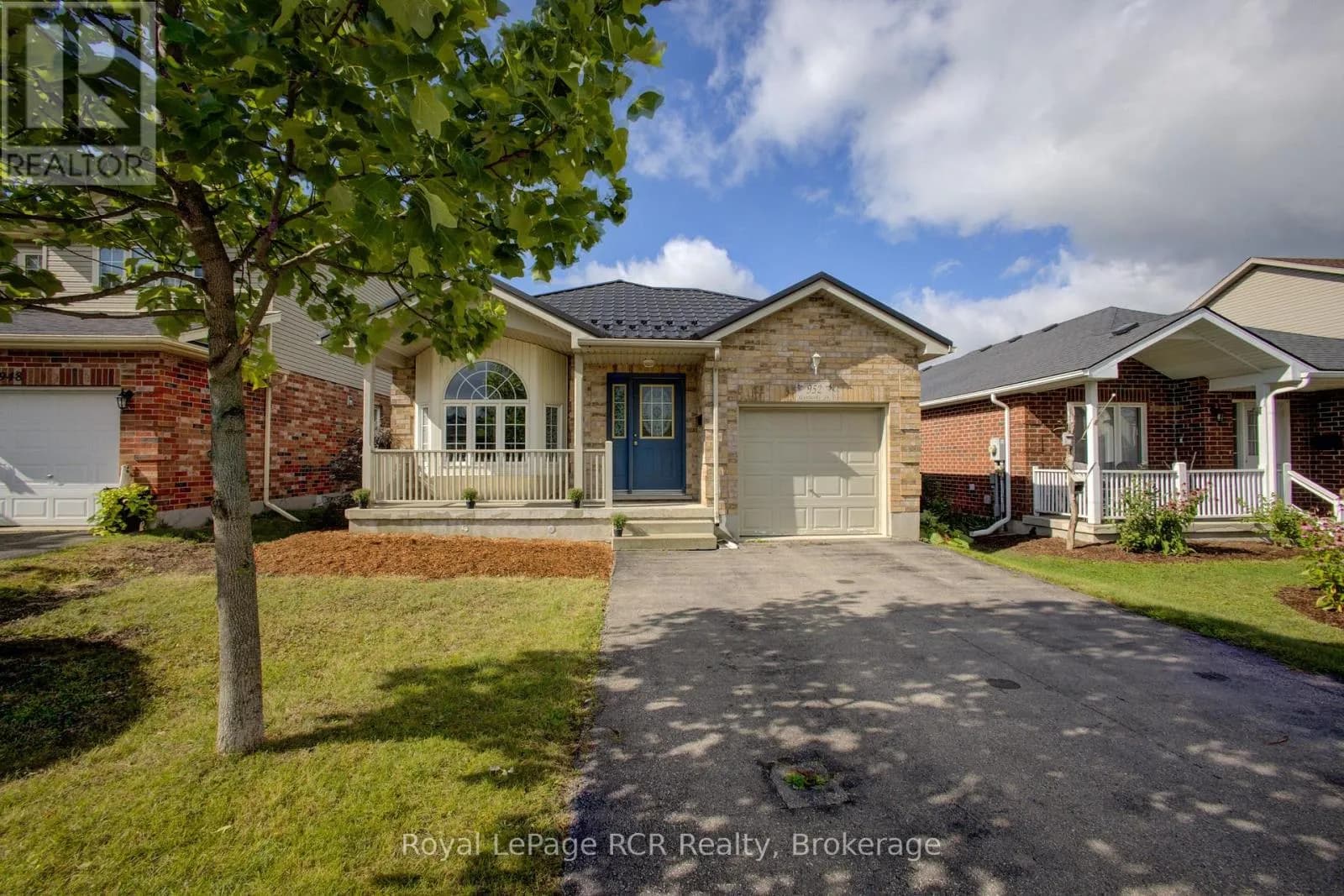 952 GZOWSKI STREET — photo 1 of 24