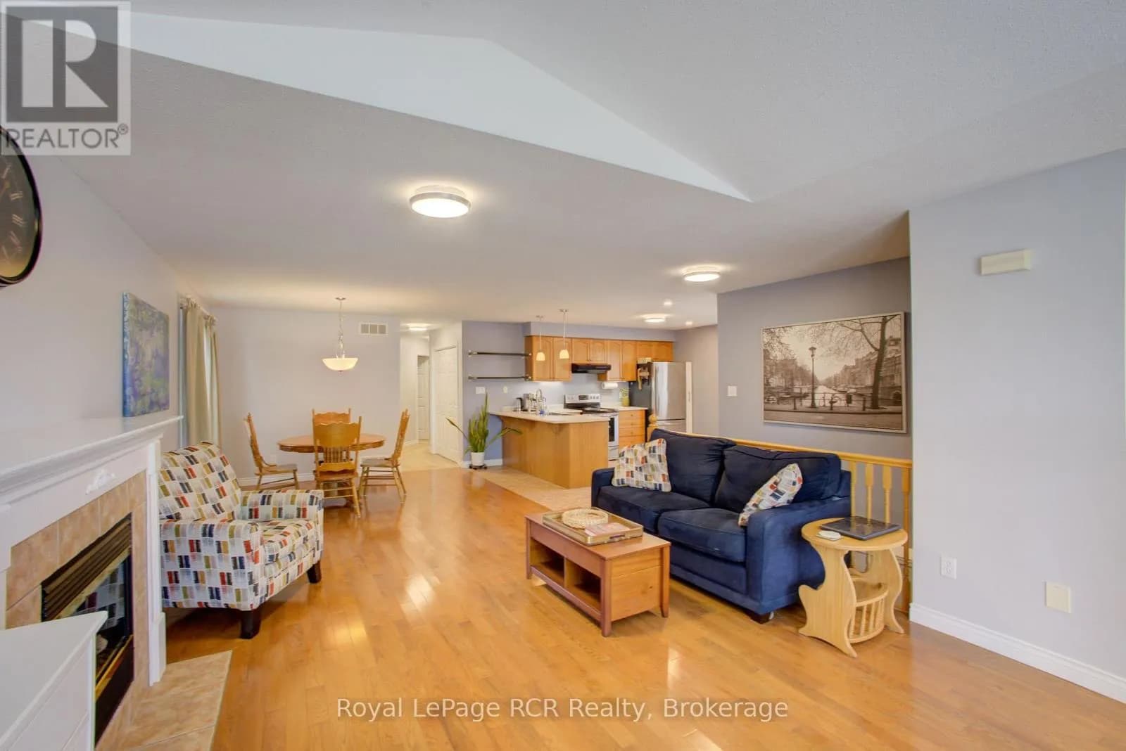 952 GZOWSKI STREET — photo 5 of 24